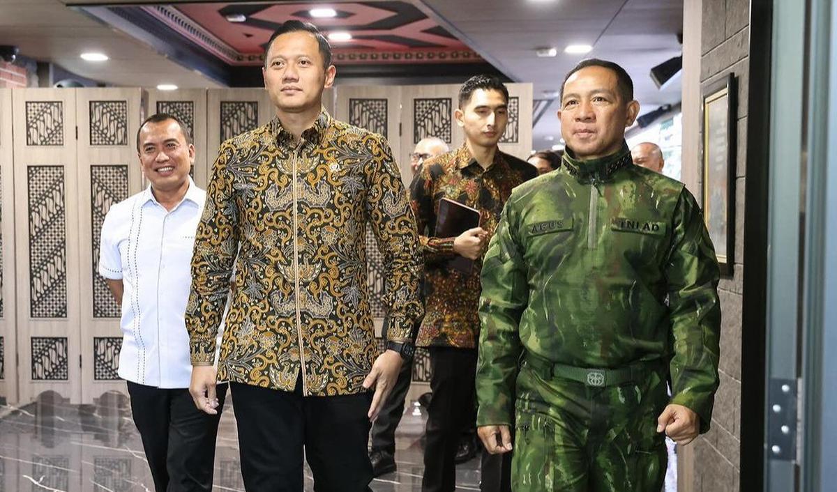 <b>Diskusi Junior-Senior TNI</b>