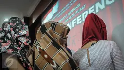 Sejumlah wanita yang terjaring operasi saat rilis di Imigrasi Kelas I Jakarta Pusat, Jumat (21/10). Sebanyak 17 wanita asal Maroko yang diduga sebagai PSK terjaring operasi petugas imigrasi di sebuah diskotek kawasan Senayan. (Liputan6.com/Faizal Fanani)