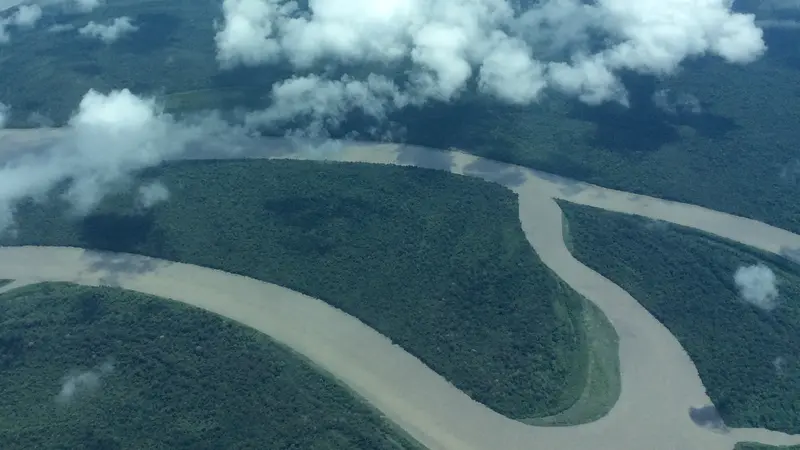 Uji Nyali Penerbangan di Pedalaman Papua  