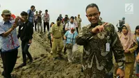 Suasana saat Gubernur DKI Jakarta Anies Baswedan memantau penyegelan bangunan di Pulau Reklamasi, Teluk Jakarta, Kamis (7/6). Suasana di Pulau D reklamasi terlihat sepi. (Liputan6.com/HO/Deka Wira Saputra)