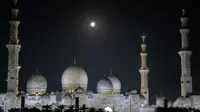 Masjid merupakan sebuah karya seni dengan arsitektur yang spektakuler, desain yang rumit, dan kemegahannya. (FADEL SENNA/AFP)