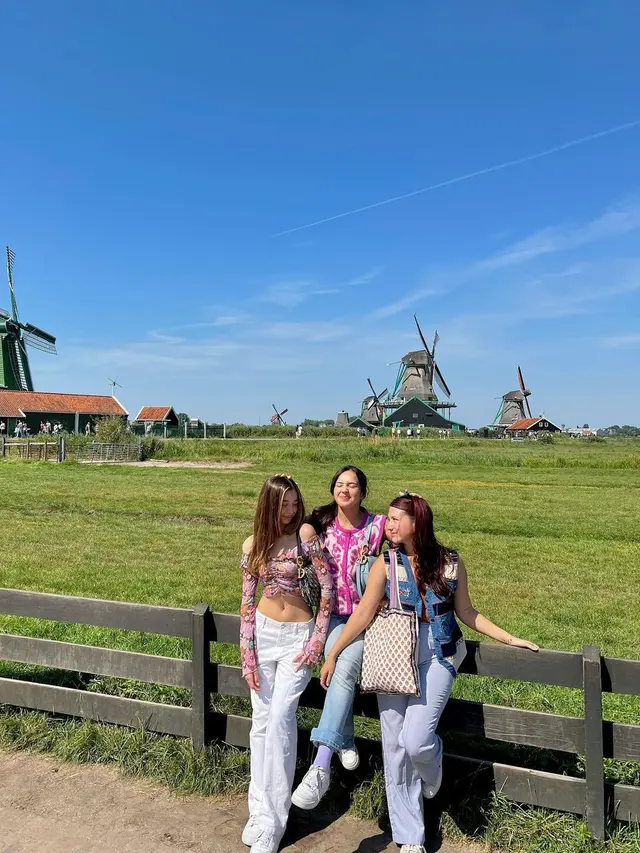 Beby Tsabina, Cassandra Lee, Sephora Sievert (Instagram/bebytsabina)