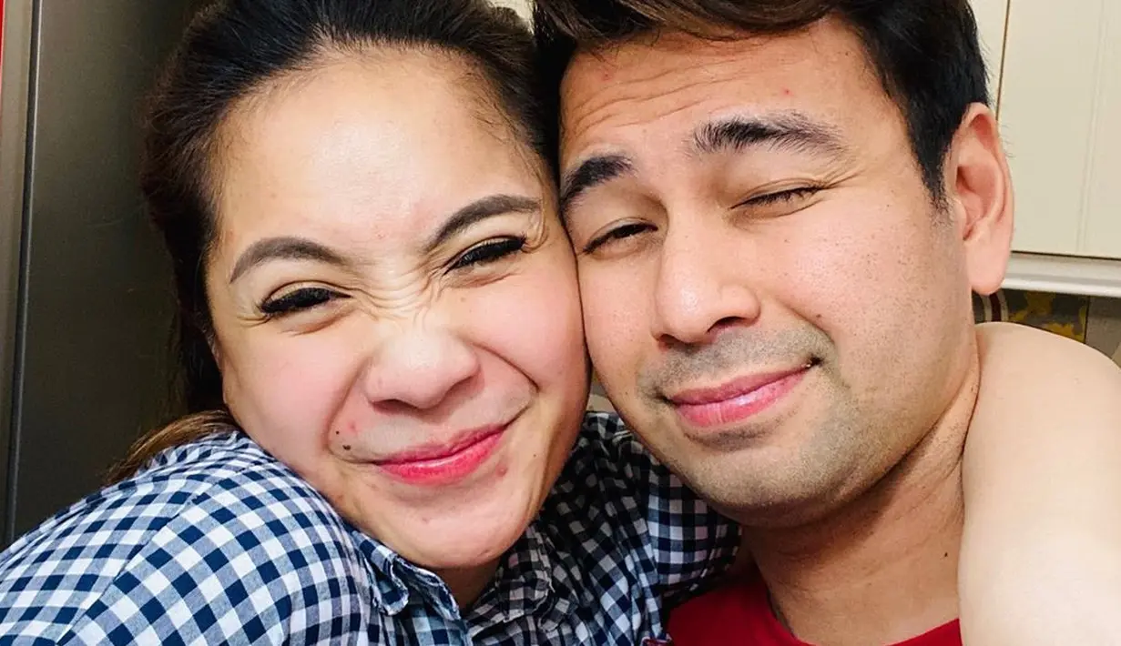 "Alhamdulillah sekarang sudah enak dan bisa menjadi cerita Rafathar nanti jika memang dia mau merintis sesuatu, rintis dari bawah karena kita akan tahu jatuh bangunnya," pungkas Raffi Ahmad. (Instagram/raffinagita1717)