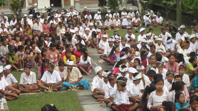[Bintang] Mengintip Kemeriahan Hari Suci Saraswati dalam Sejumlah Potret
