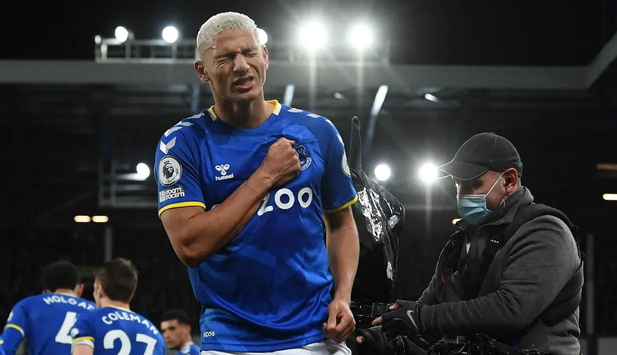 <p>Richarlison menjadi pemain paling gemilang di tengah buruknya performa Everton pada musim ini. Ia menjadi andalan The Toffees sejak kedatangannya dari Watford pada 2018 lalu. Tercatat, Richarlison telah membukukan 147 penampilan dengan mencetak 50 gol dan 13 assist di semua kompetisi. Sayangnya, memasuki musim-musim terakhir, Everton malah semakin karam ke zona degradasi. (AFP/Paul Ellis)</p>