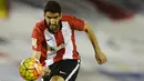 Raul Garcia membawa Athletic Bilbao mengalahkan Sevilla 2-1 dengan satu golnya pada perempat final Liga Europa di Stadion Ramon Sanchez Pizjuan, (14/4/2016). (AFP/Miguel Riopa)