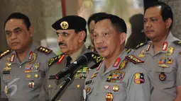 Kapolri Jenderal Pol Tito Karnavian memberi keterangan usai menerima Kepala Kepolisian Arab Saudi General Othman bin Nasser Al Mehrej di Jakarta, Selasa (18/4). Pertemuan untuk menindaklanjuti nota kesepahaman. (Liputan6.com/Helmi Fithriansyah)
