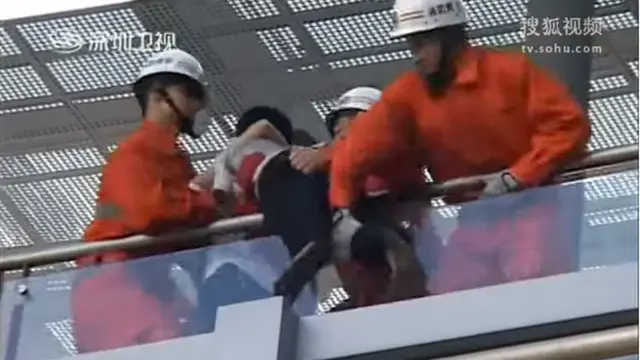 Dengan Ciuman, Gadis Muda Gagalkan Usaha Bunuh Diri Pemuda Tak Dikenal