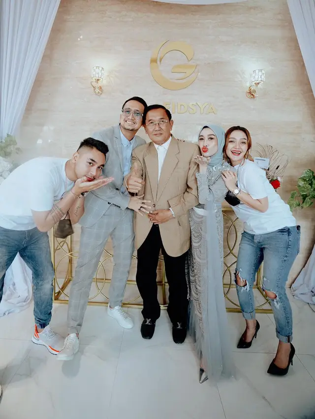 Siti Badriah Bersama Glafidsya Medika