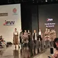 Untuk pertama kalinya, Farah Button menerapkan wastra atau kain tradisional dalam koleksinya. Sebanyak sembilan outfit brand fesyen lokal asal Yogyakarta ini debut dengan wastra dalam Jogja Fashion Week (JFW) 2023, Sabtu (11/11/2023) malam. (Tifani)