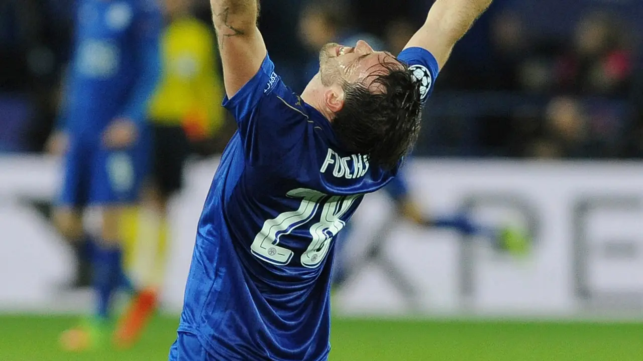 Kegembiraan bek Leicester City, Christian Fuchs, usai timnya melaju ke babak perempat final Liga Champions, setelah mengalahkan Sevilla 2-0 (agregat 3-2) di Stadion King Power, (14/3/2017). 