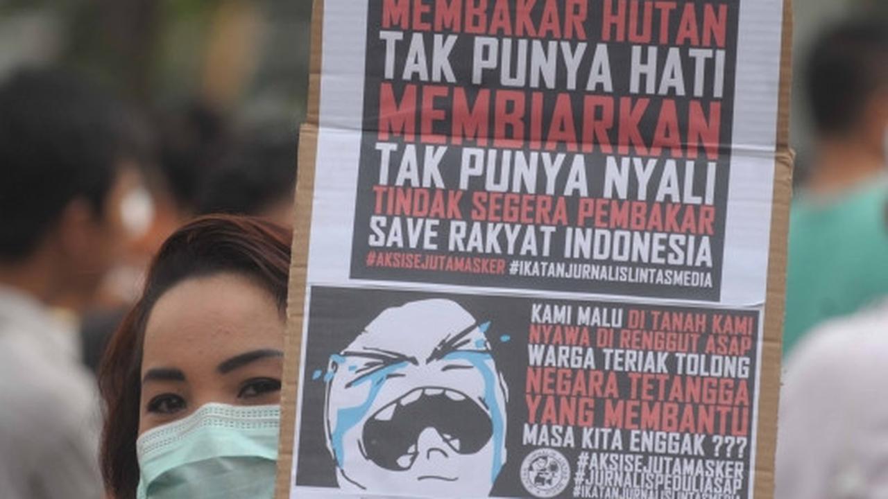 Jurnalis lintas media gelar aksi sejuta masker di Bundaran HI