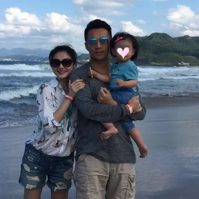 6 Potret Lawas Barbie Hsu dan Mantan Suami Bareng Anak, Pernah Bersama 11 Tahun