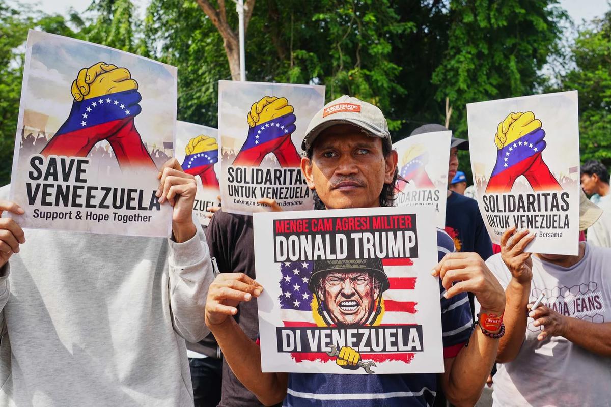 FOTO: Aksi Buruh dan Mahasiswa di Jakarta Protes Penangkapan Presiden Venezuela