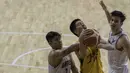 Pebasket Jawa Tengah, Alexander Franklyn, berusaha memasukan bola saat melawan Banten pada laga final Pomnas XVI 2019 di GOR Soemantri Brodjonegoro, Jakarta, Selasa (24/9). Banten menang 90-68 atas Jateng. (Bola.com/Vitalis Yogi Trisna)