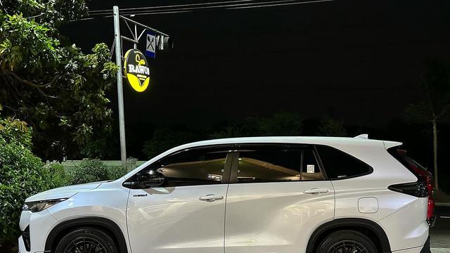 10 Potret Modifikasi Toyota Kijang Innova Zenix, Mesin Hybrid yang Enggak Kalah Sama Cumi Darat