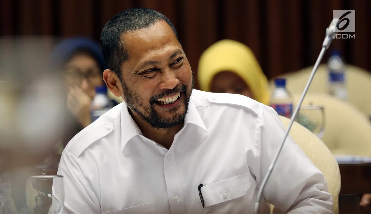 Dirut Perum Bulog Budi Waseso atau Buwas saat mengikuti Rapat Kerja (Raker) dengan Komisi IV DPR di Jakarta, Kamis (13/9). Raker tersebut membahas mengenai Kinerja Operasional Tahun 2018. (Liputan6.com/JohanTallo)