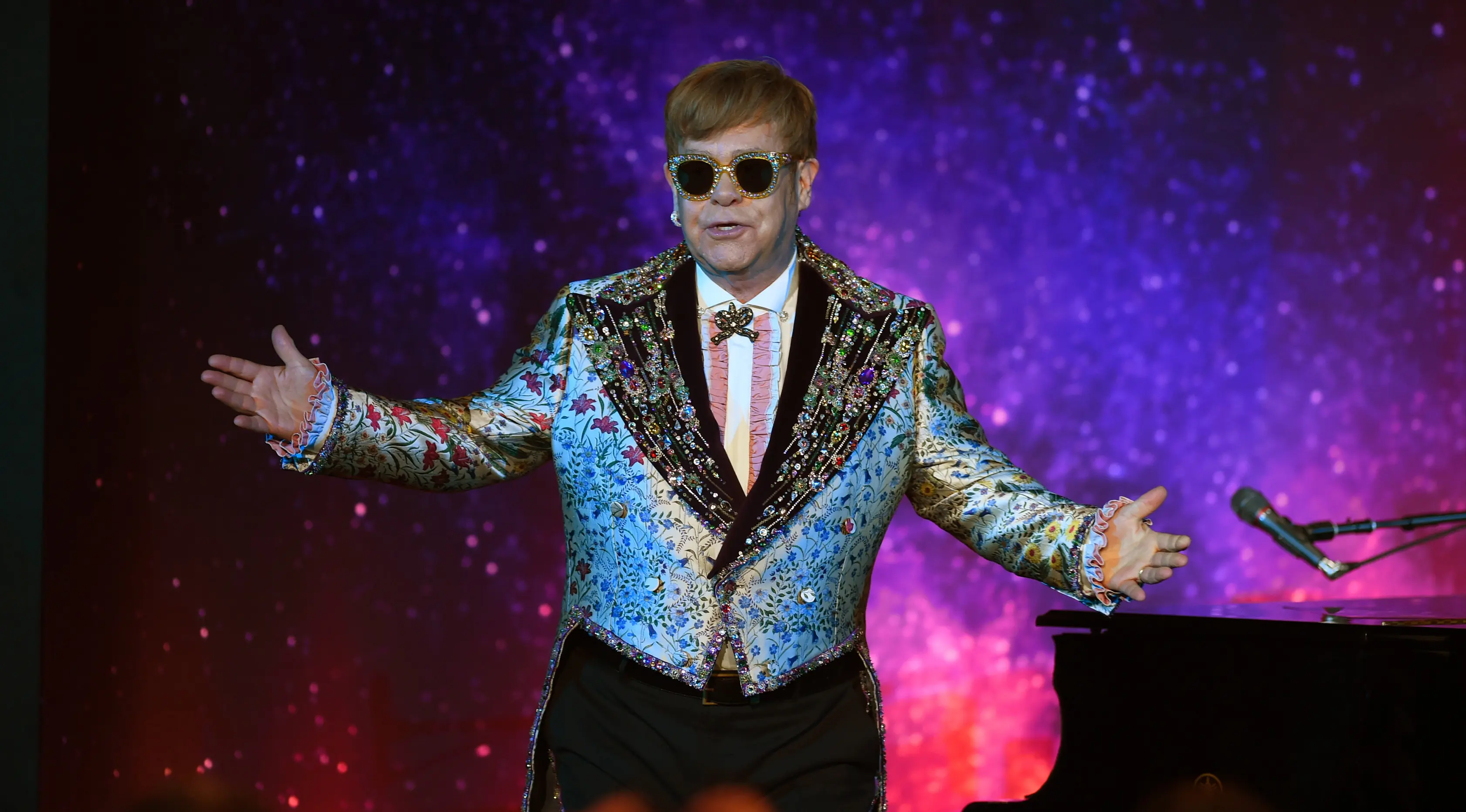 Elton John umumkan pensiun bermusik (AFP/Timothy A. Clary)