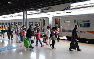 Stasiun Pasar Senen, Jakarta. Sebanyak 717.203 tiket kereta api jarak jauh periode libur Natal 2025 dan Tahun Baru 2026 (Nataru) sudah ludes terjual. (Dok PT KAI)