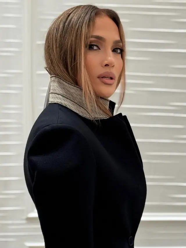 Jennifer Lopez Ditolak Masuk ke Toko Chanel Saat Kunjungi Turki, Reaksinya Jadi Sorotan