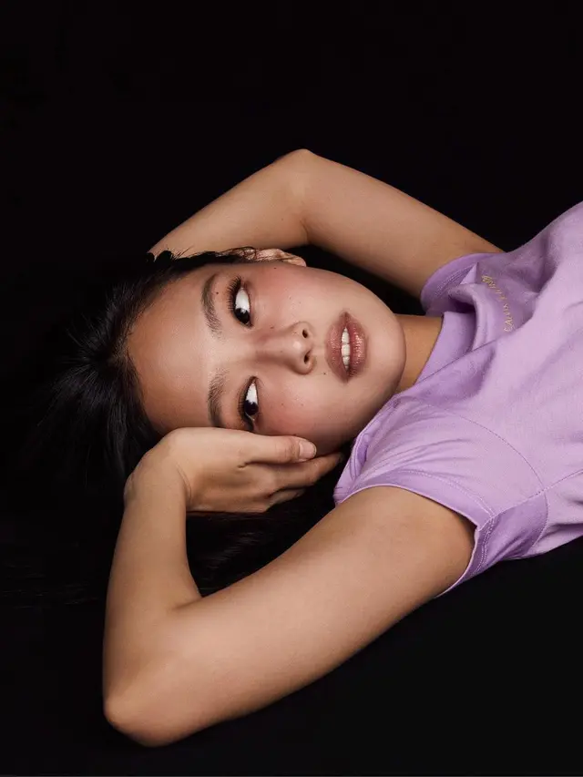Jennie BLACKPINK Kembali Bergaya Underboob di Kampanye Terbaru Calvin Klein