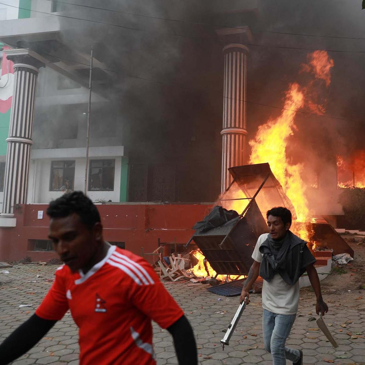 FOTO: Nepal Cabut Larangan Media Sosial Usai Protes Gen-Z, 19 Orang Tewas
