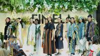 Bekerja sama dengan UMKM Tarakan, Danjyo Hyoji menghadirkan koleksi yang santai dan ringan menggunakan motif batik Tarakan (Foto: Fimela)
