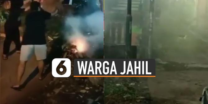 VIDEO: Aksi Jahil Warga Usir Pemuda yang Berduaan di Rumah
