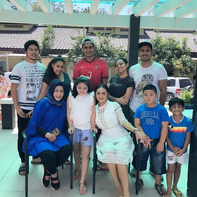 6 Potret Terbaru Mantan Istri Raul Lemos, Sudah Punya Cucu