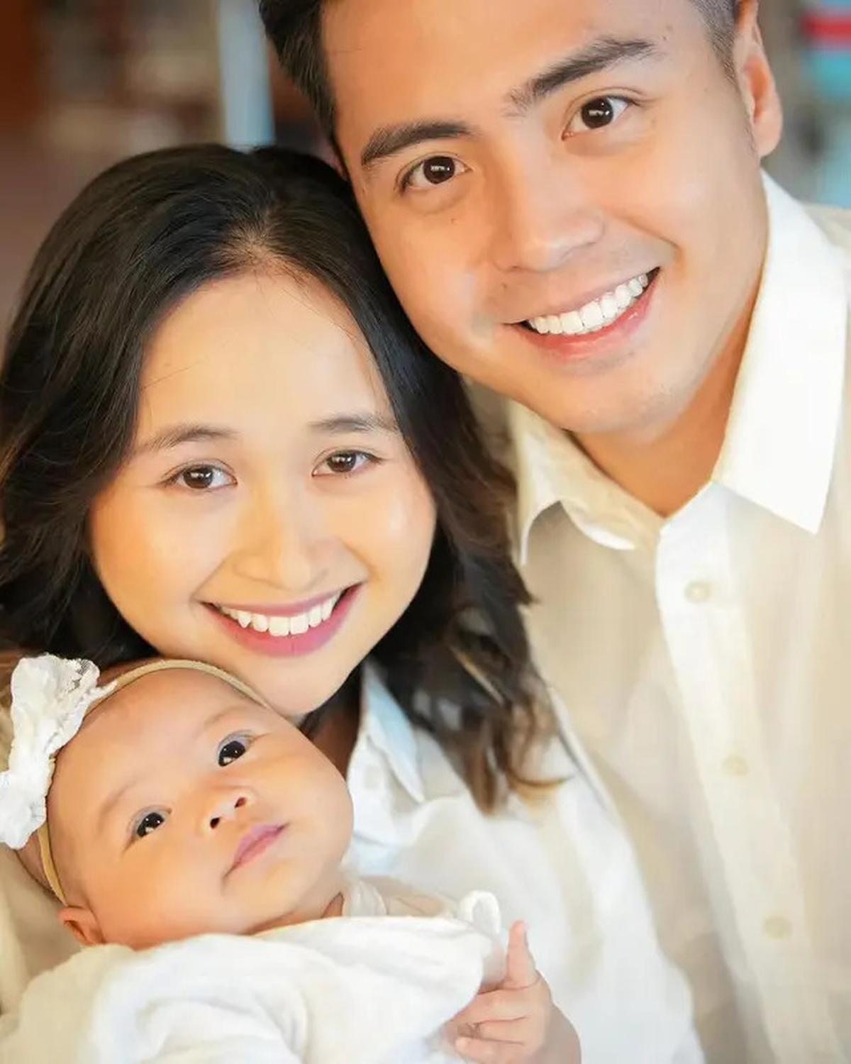 7 Potret Gritte Agatha Gelar Penyerahan Anak ke Gereja, Arief Hidayat Ikut Belajar