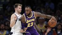 LeBron James saat Lakers kalahkan Mavericks (AP)