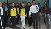 Kevin Sanjaya dan Marcus Gideon saat tiba di Bandara Soekarno-Hatta, Cengkareng (20/3/2018). Kevin/Marcus berhasil mempertahankan gelar juara All England 2018. (Bola.com/Nick Hanoatubun)
