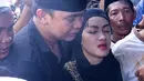 Napas Jupe mulai tersengal karena sesak dalam duka (Foto: Galih W Satria)