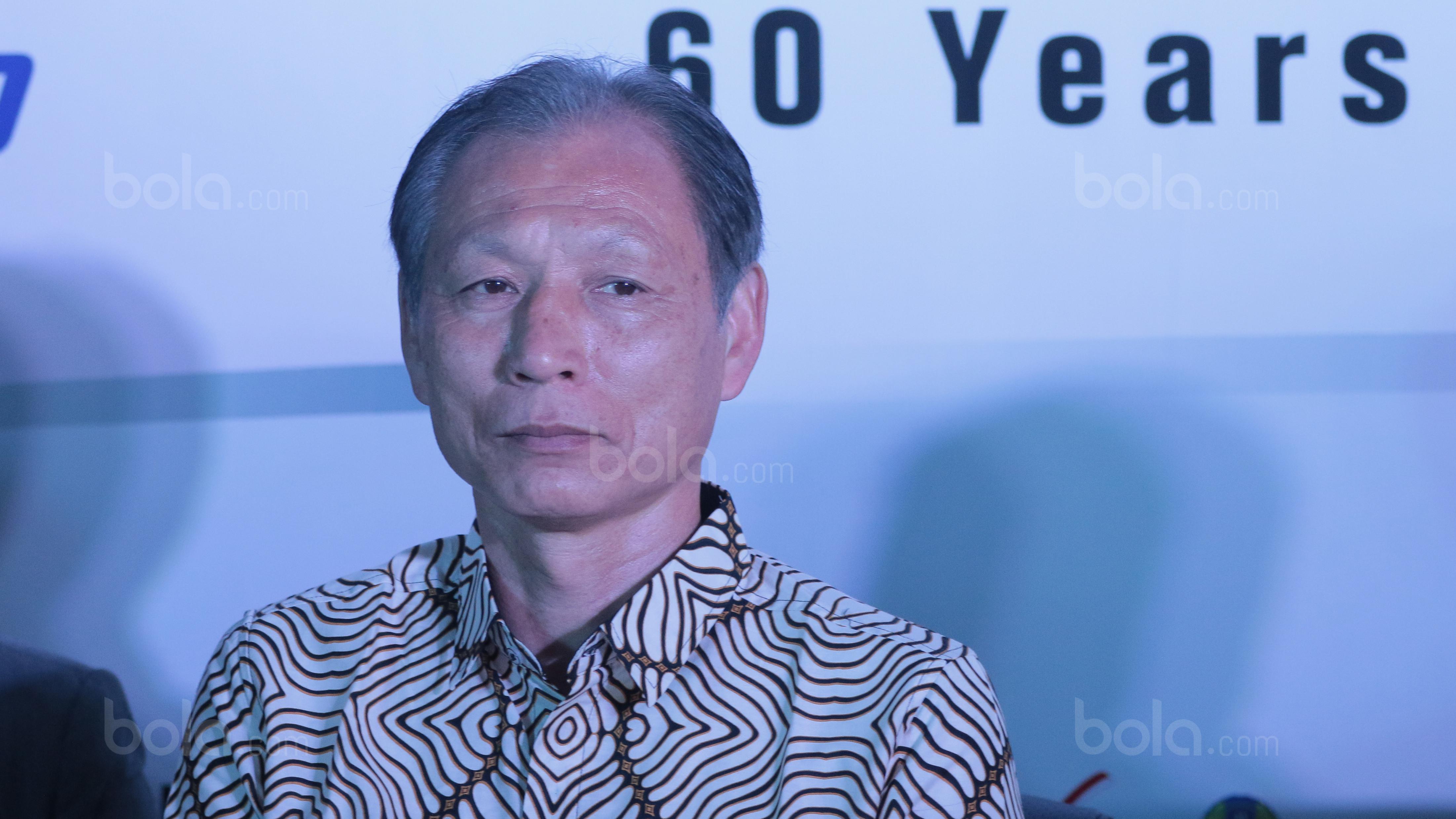 Perwakilan J-League, Hiromi Hara memberikan keterangan pers di Kantor PSSI, Jakarta, (16/1/20180. Pertemuan ini membahas J-League Asia Challenge 2018. (Bola.com/Nicklas Hanoatubun)