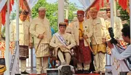 PDIP Respons Jokowi Injak Kepala Kerbau Saat Terima Gelar Adat Lampung