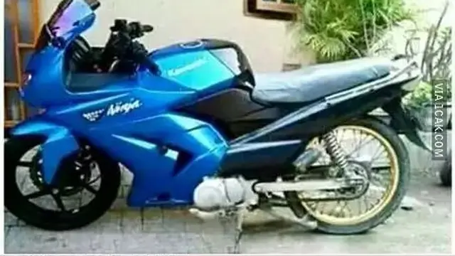 8 Potret Nyeleneh Orang Modifikasi Dua Motor Jadi Satu Ini Unik Banget