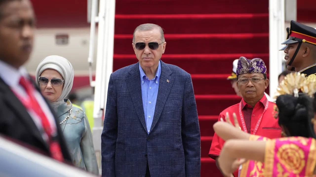 Saat Presiden Turki Recep Tayyip Erdogan Tiba untuk Menghadiri KTT G20 di Bali