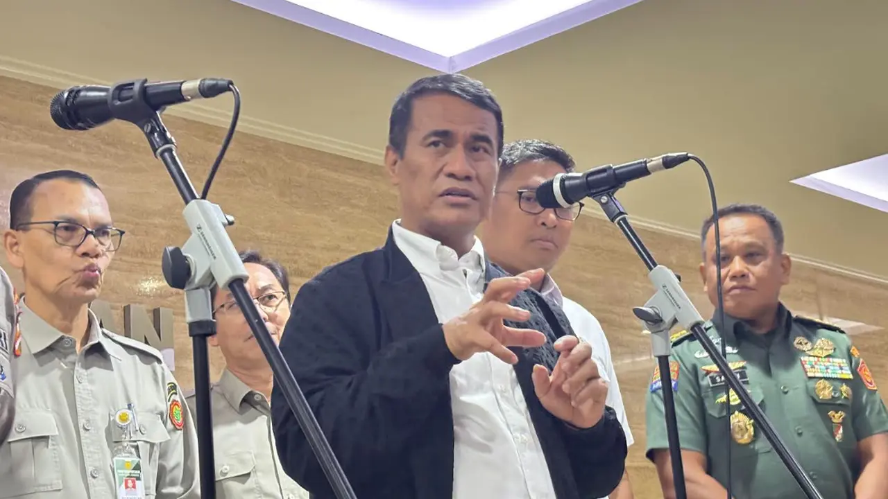 Menteri Pertanian Amran Sulaiman saat konferensi pers Percepatan Penyerapan gabah/beras, di Kantor Kementan, Senin (10/2/2025). (Foto: Liputan6.com/Tira Santia)