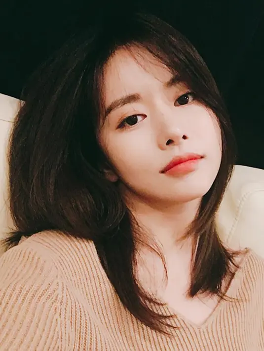 “Kembali ke bulan Agustus lalu dimana keduanya sudah digosipkan berpacaran, namun saat itu mereka hanya bermain bowling bersama. Sekarang, keduanya resmi berpacaran,” jelas FNC Entertainment. (Instagram/han_bling_)