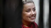 Amber Heard Sebut Johnny Depp Menuduhnya Selingkuh dengan Leonardo DiCaprio
