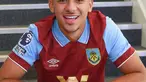 Pemain berusia 20 tahun itu meneken kontrak dengan durasi lima tahun di Turf Moor. (FOTO: twitter.com/BurnleyOfficial)