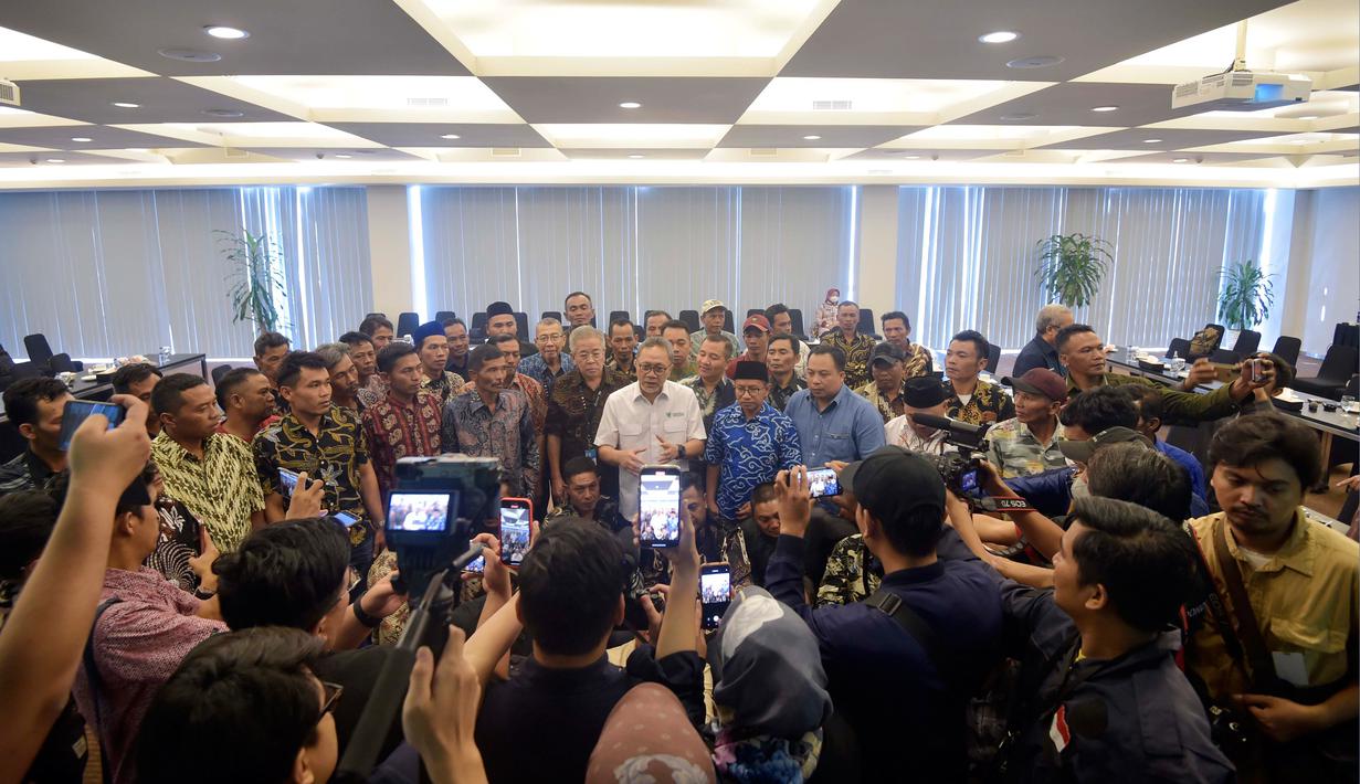 Suasana saat Menteri Perdagangan Zulkifli Hasan (tengah) melakukan pertemuan dengan petani tembakau di Kudus. (Foto: Kementerian Perdagangan RI)