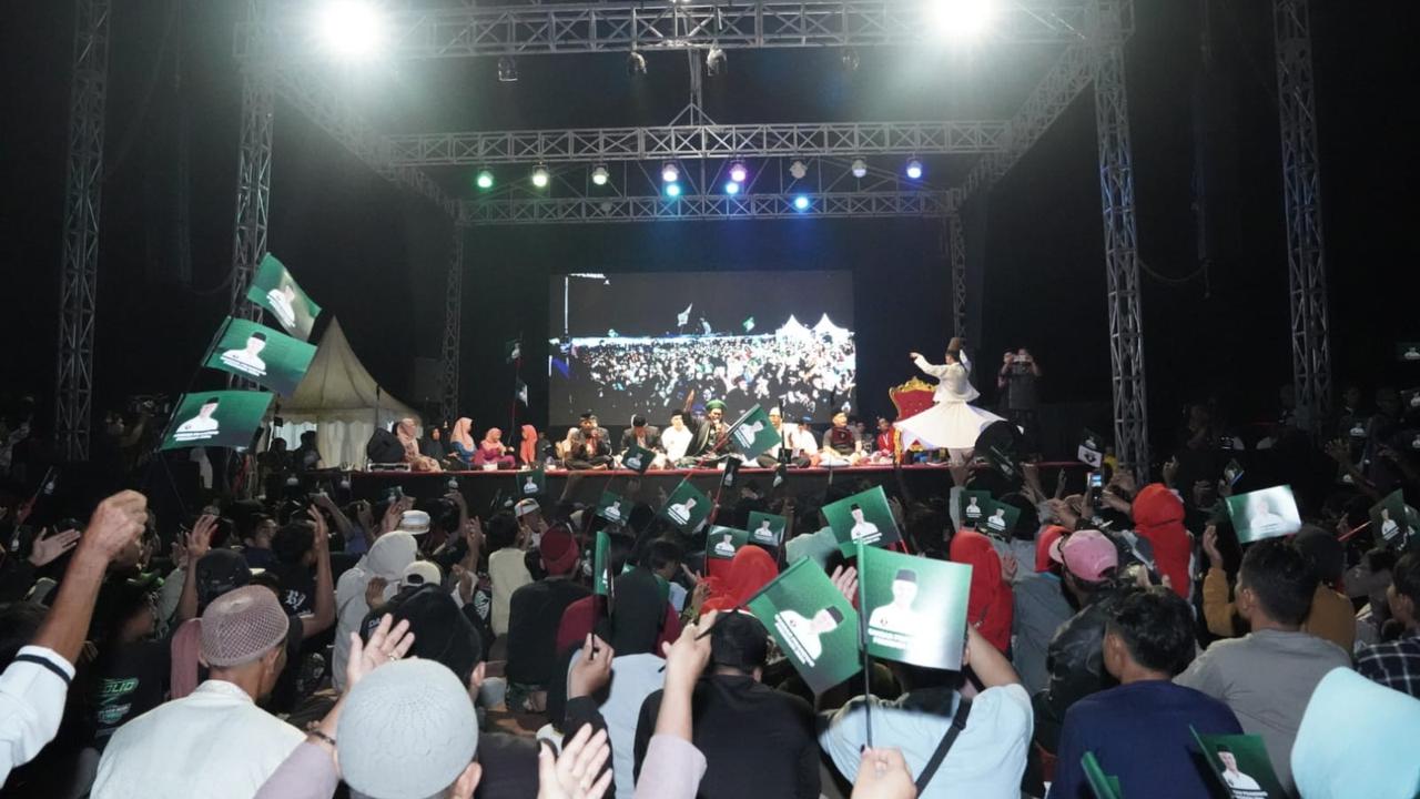 Relawan pendukung bakal calon presiden (capres) Ganjar Pranowo, Sahabat Ganjar menggelar acara 'Selawat Kebangsaan Spesial'.