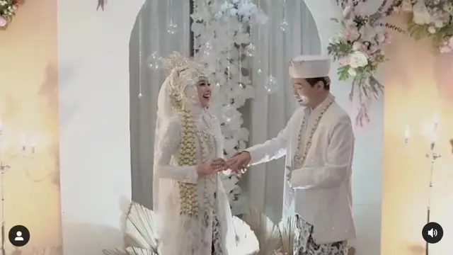 6 Momen Pernikahan YouTuber Ujung Oppa dan Kania Permatasari, Usung Adat Sunda