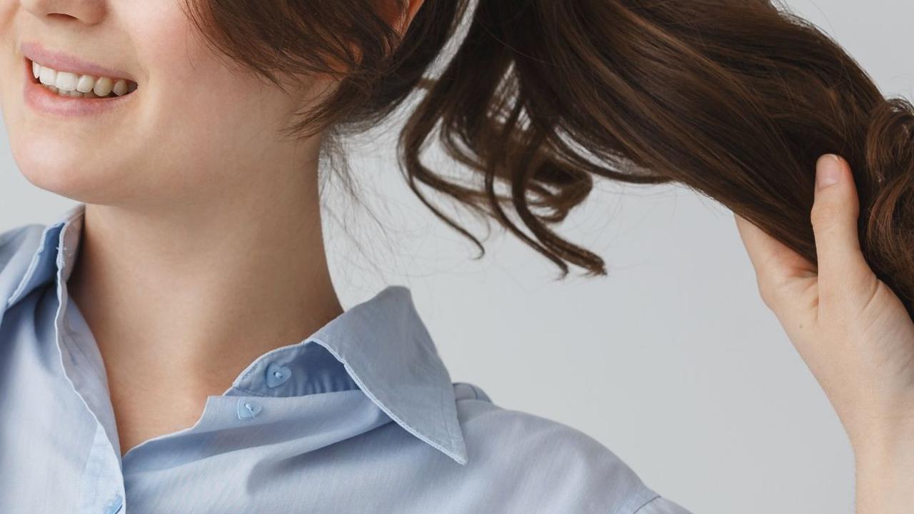 Itulah 9 cara menghaluskan rambut. Dimulai dari mengubah kebiasaan sehari-hari, kamu bisa mengubah rambutmu jadi halus dan lembut kembali. Selamat mencoba!<br>