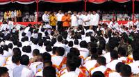 Didampingi petinggi partai Koalisi Merah Putih (KMP), Prabowo langsung menyampaikan orasi politiknya. (Helmi Fithriansyah/Liputan6.com)