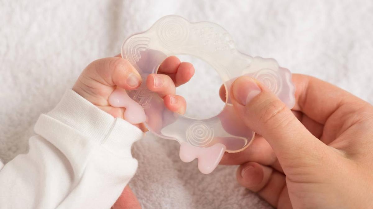 Pilihan Teether Bayi Terbaik yang Aman dan Lembut untuk Gusi Si Kecil