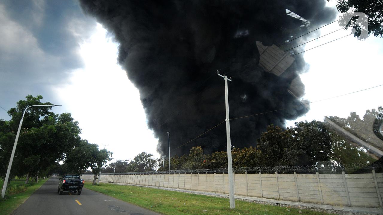 Jalan Raya Balongan-Indramayu Ditutup