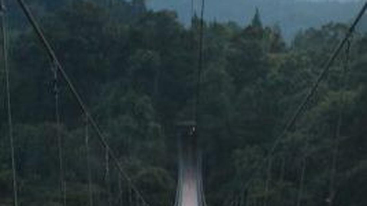 <b>Situ Gunung Suspension Bridge</b>
