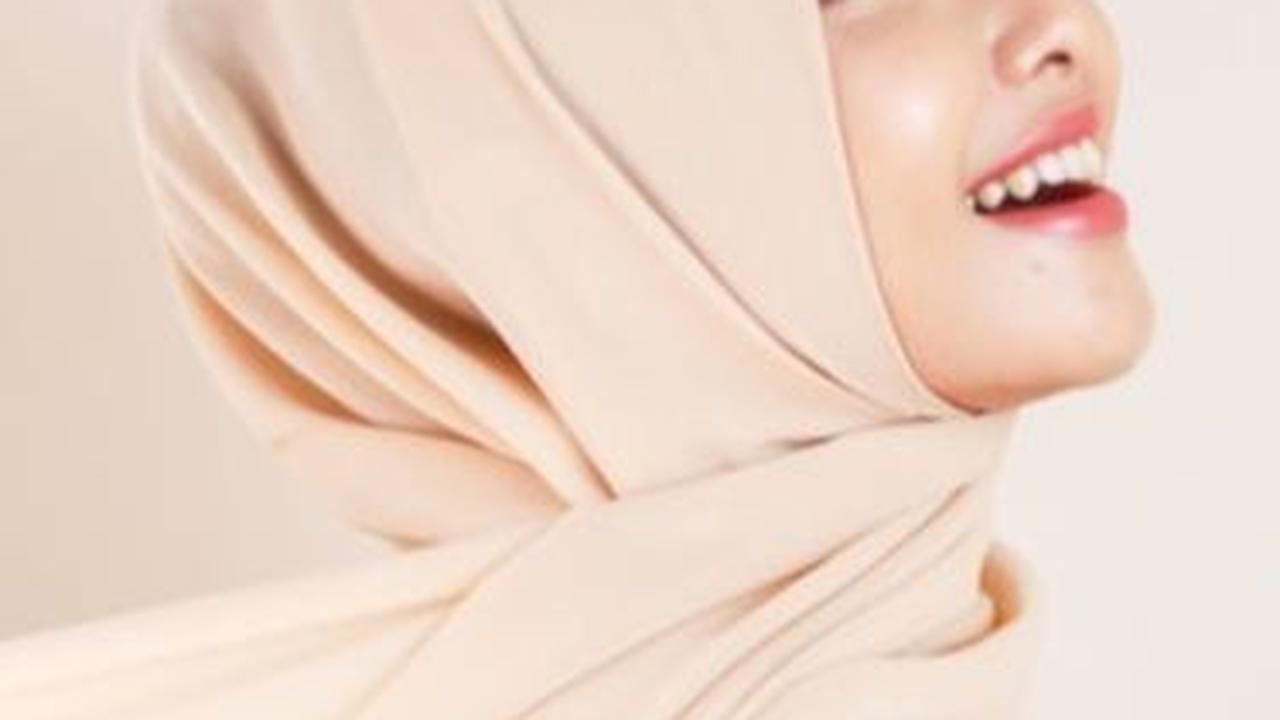 Nggak Perlu Ribet, Yuk Ikuti 5 Tutorial Hijab Pashmina yang Trendy Ini!